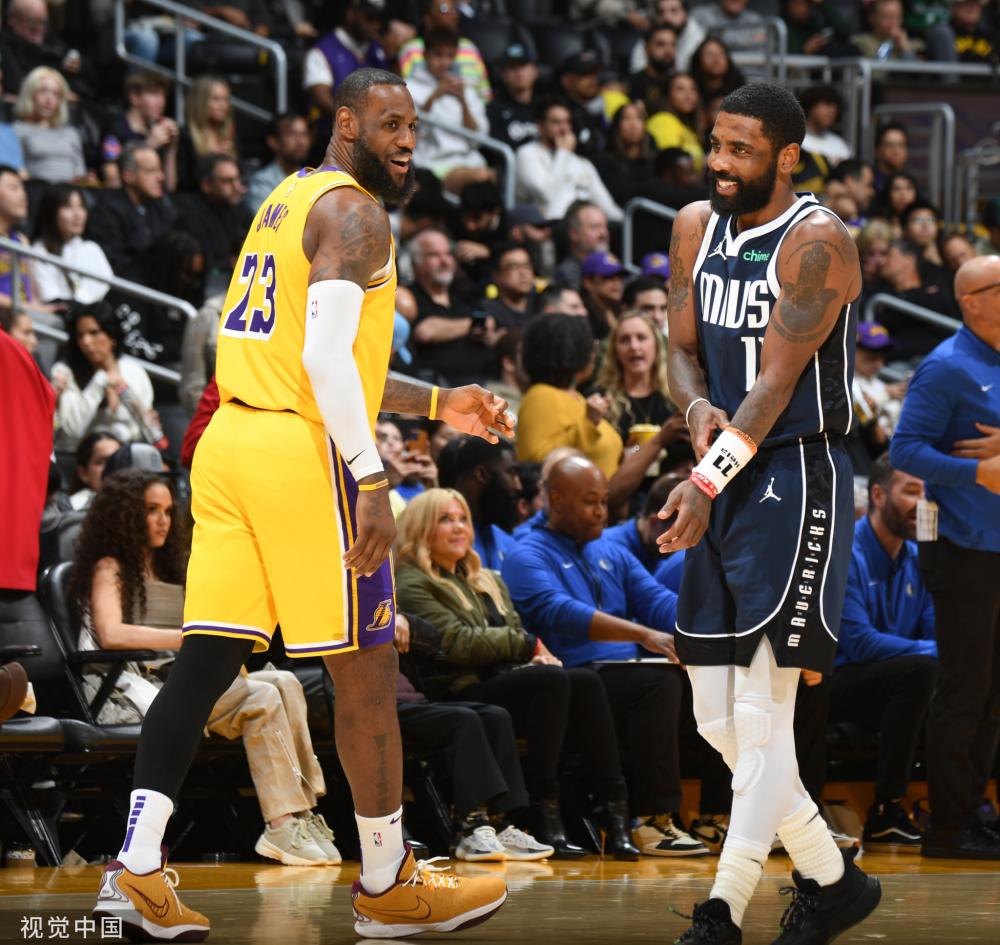 更是两种足 更是两种足